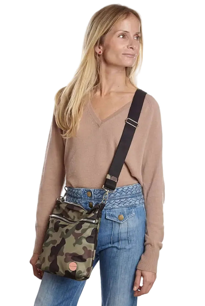 _Medium_Crossbody_Bag4_ella_where_she_shops