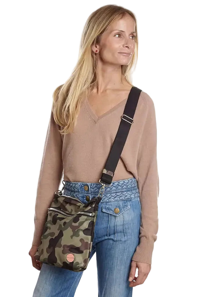 _Medium_Crossbody_Bag4_ella_where_she_shops