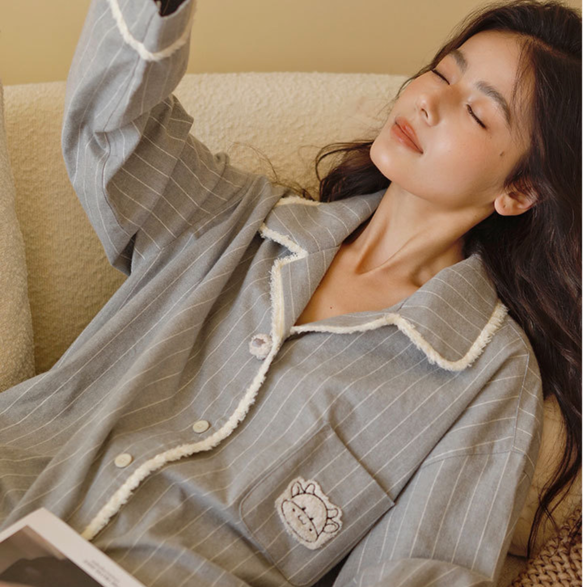 Relaxed fit of the grey brushed cotton flannel pajama top