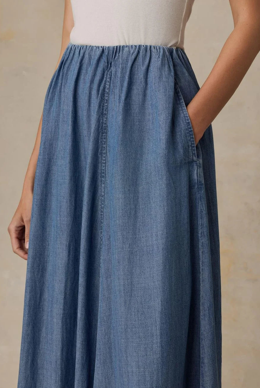 ket in lightweight River Mist chambray