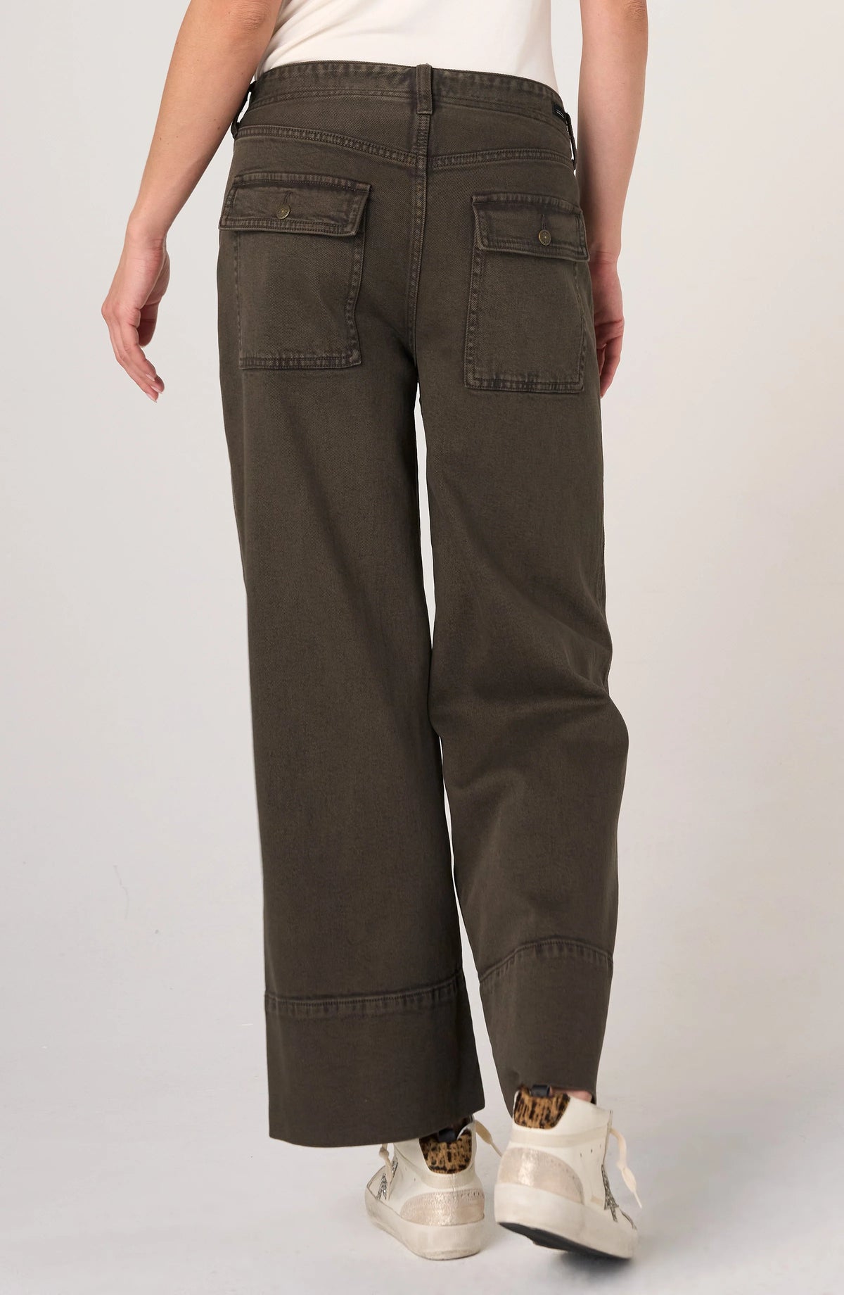 Liverpool utility relaxed straight pant in Mosswood, side view