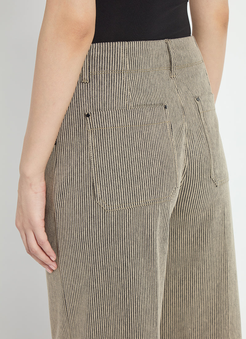 Lysse Clarke Wide Leg Denim in Everwood Sheen Line, close-up of the back pocket