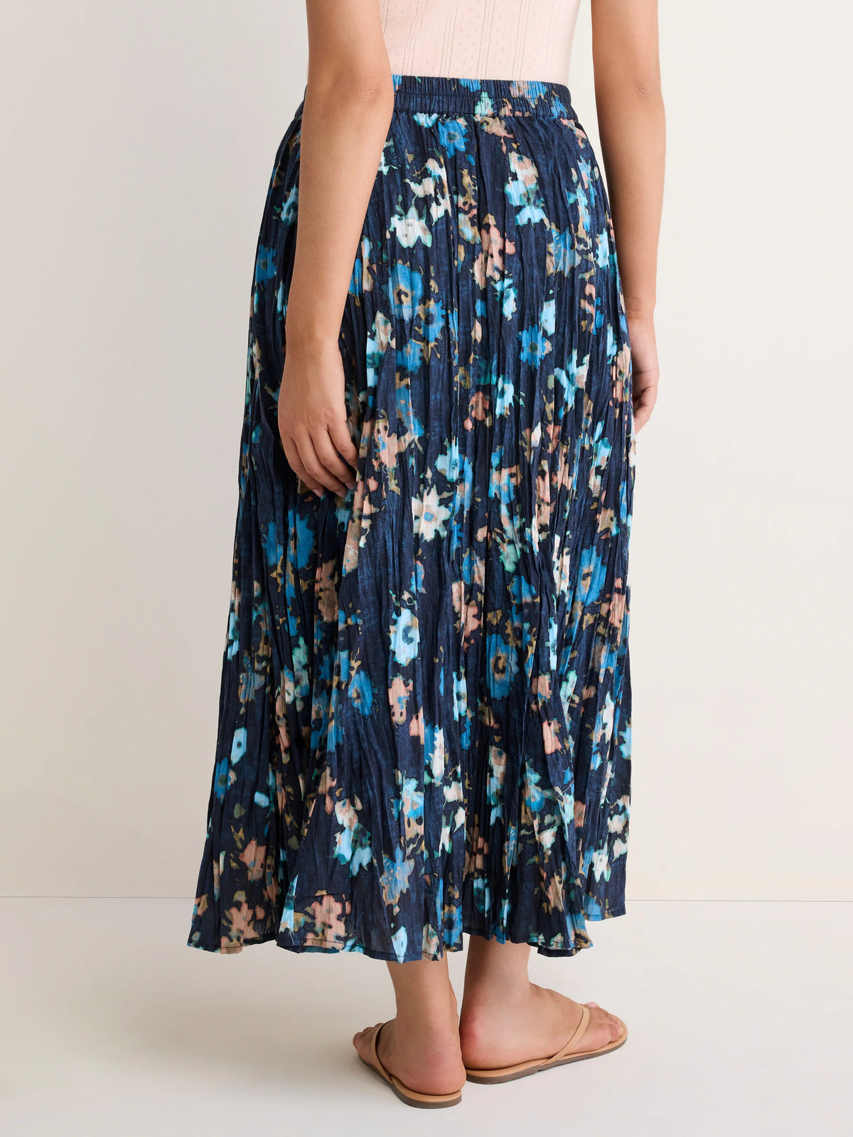 NIC+ZOE Cotton Crinkle Skirt in Glowy Floral, back view