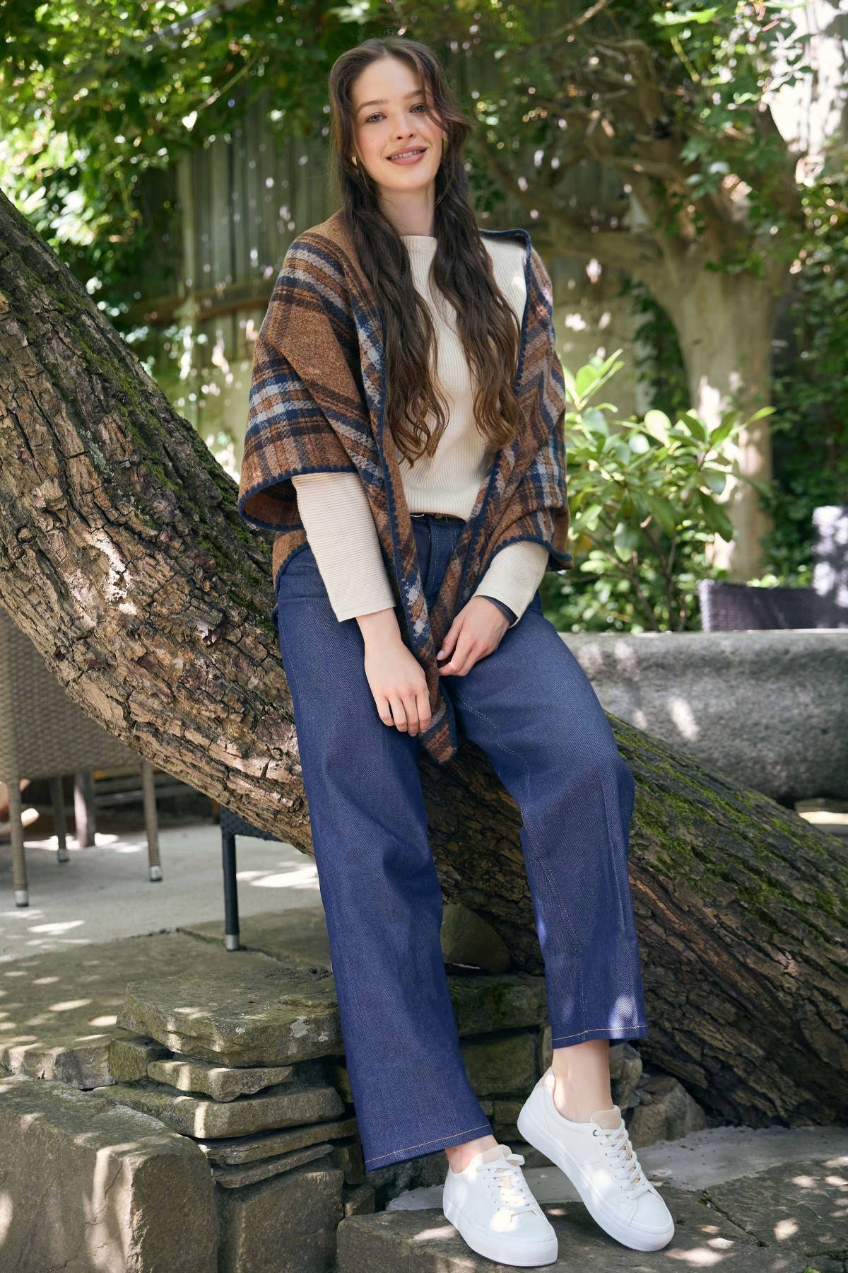 Woman wearing the plaid triangle shawl with jeans