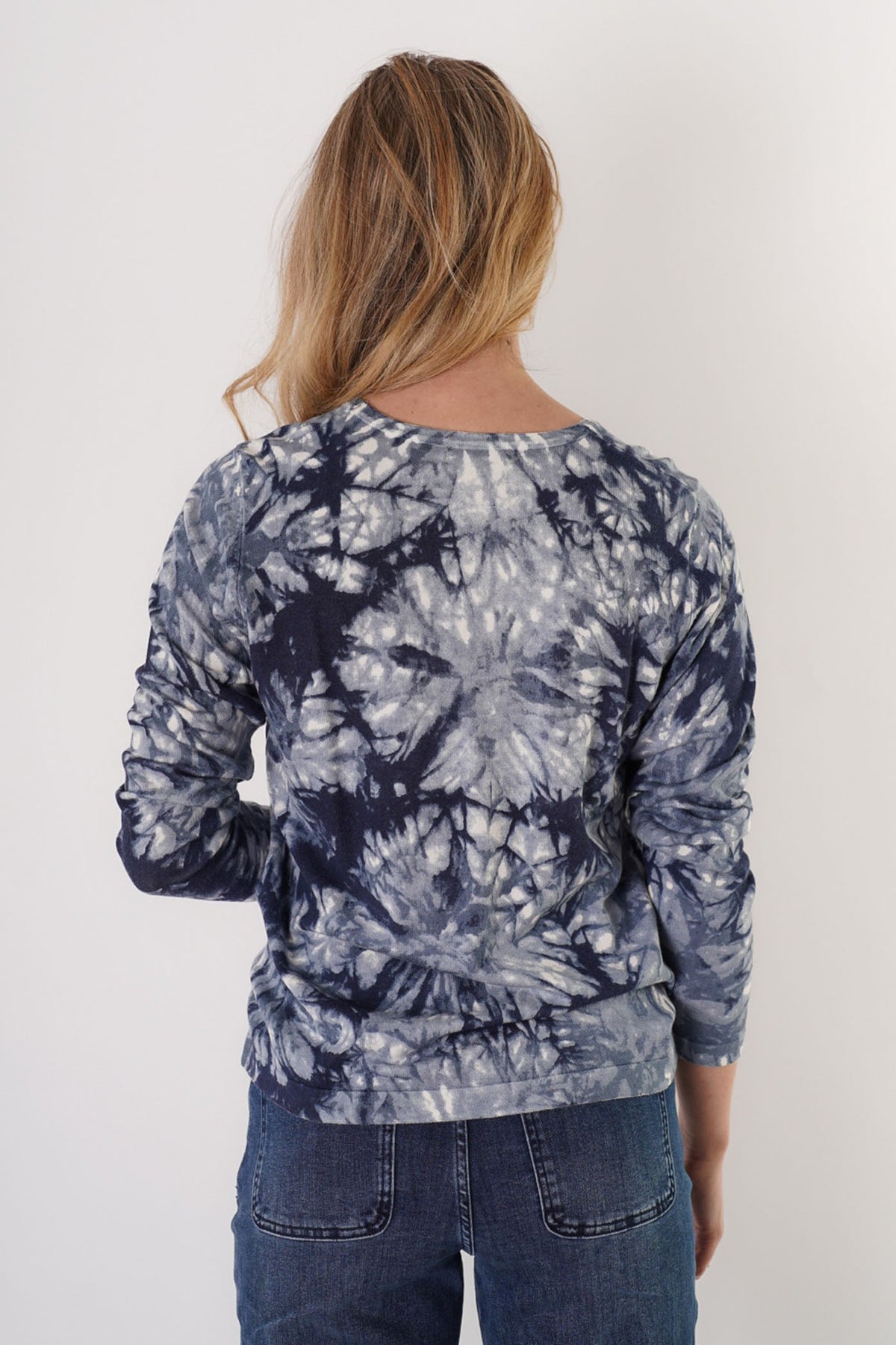 Trisha Tyler Kaleidoscope Print Pullover in blue and white, back view