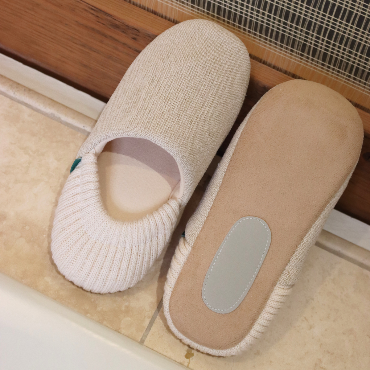 Sole and footbed of the quiet knit house slippers