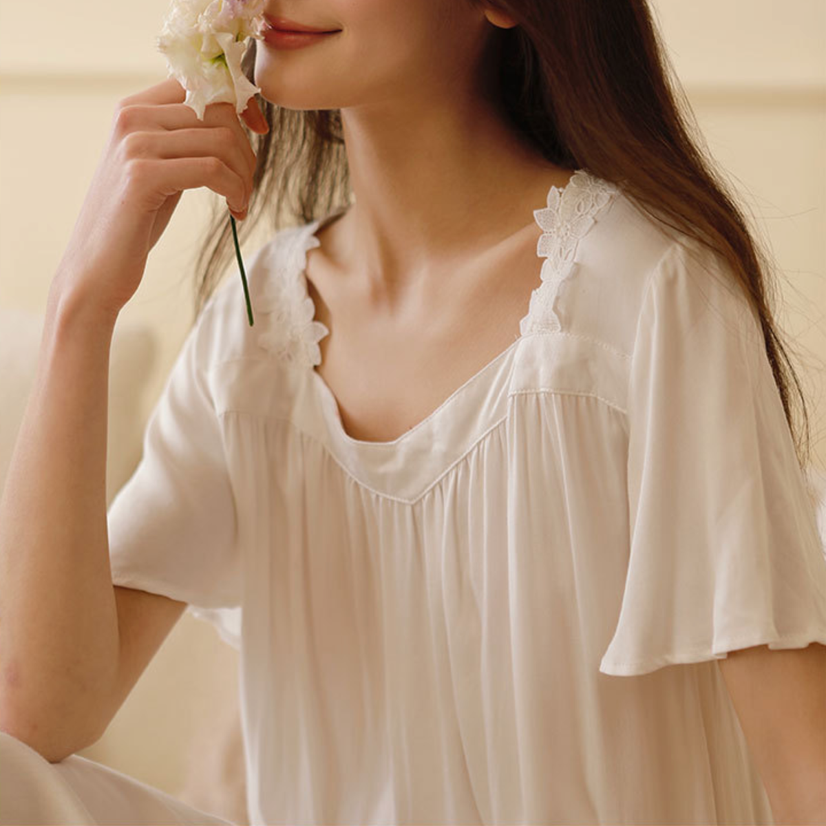 Flutter sleeves on the white viscose nightdress