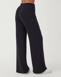 Air Essential wide leg pant