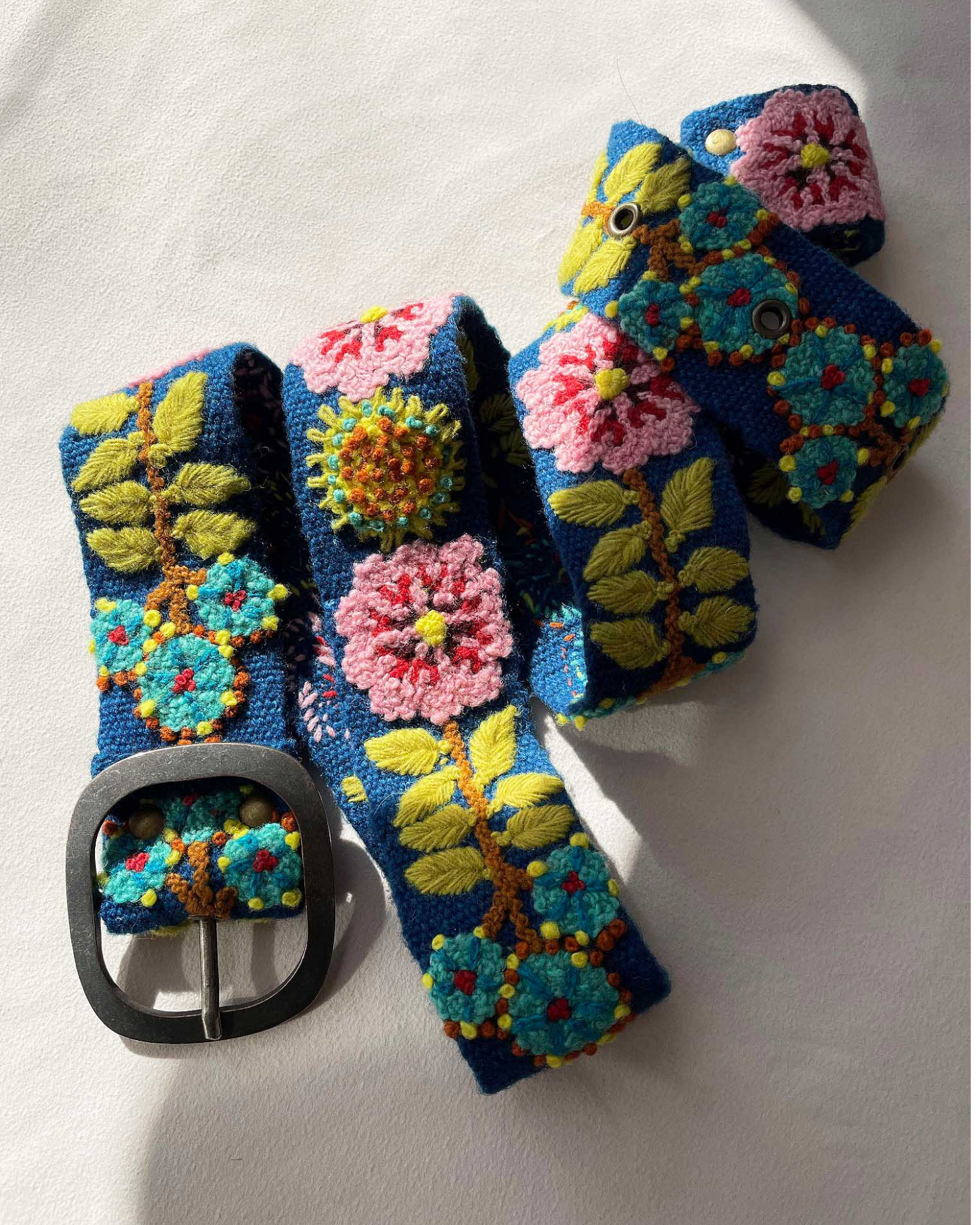 Close-up of the Jenny Krauss Sunshine Daydream navy floral belt being worn