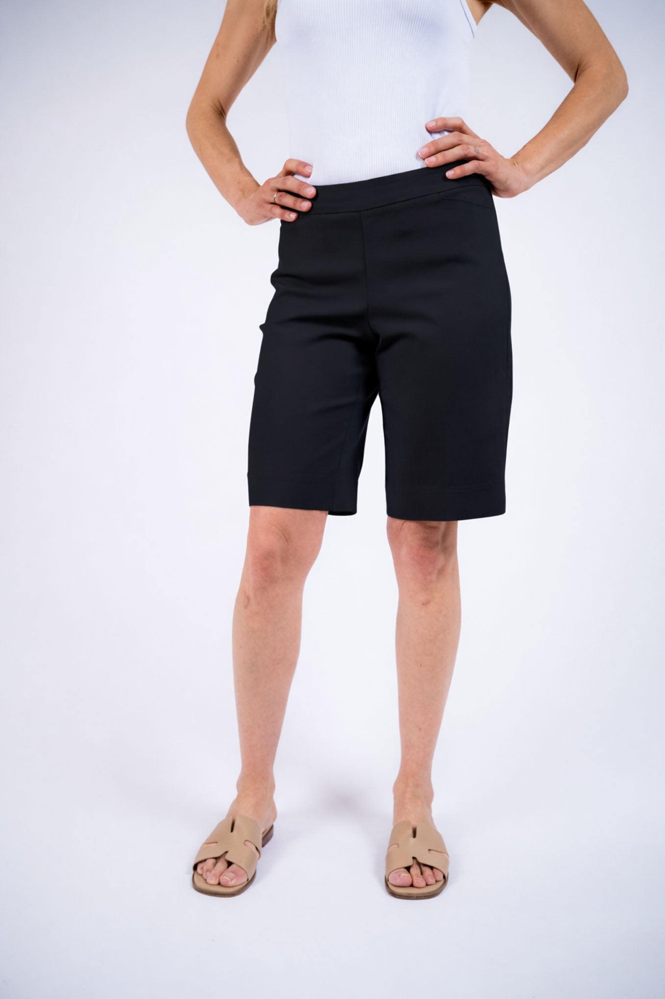 Lisette L Milan 11" Bermuda with Pockets in ecru and black, detail view