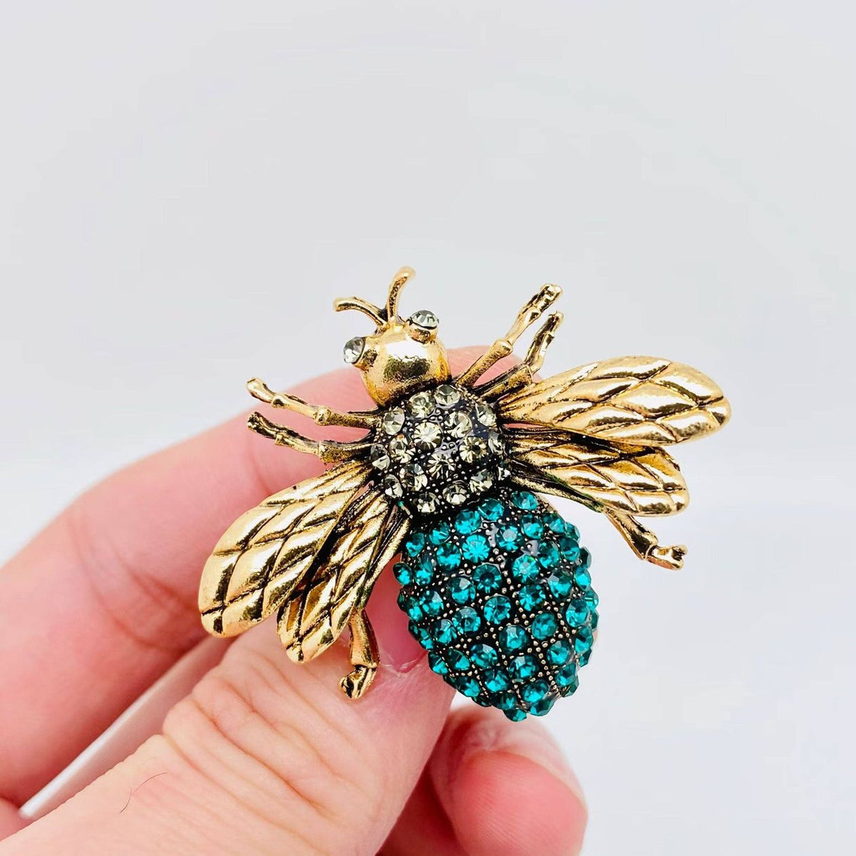 Mio Queena Bee Brooch Clothes Pin, petite bee pin, front view