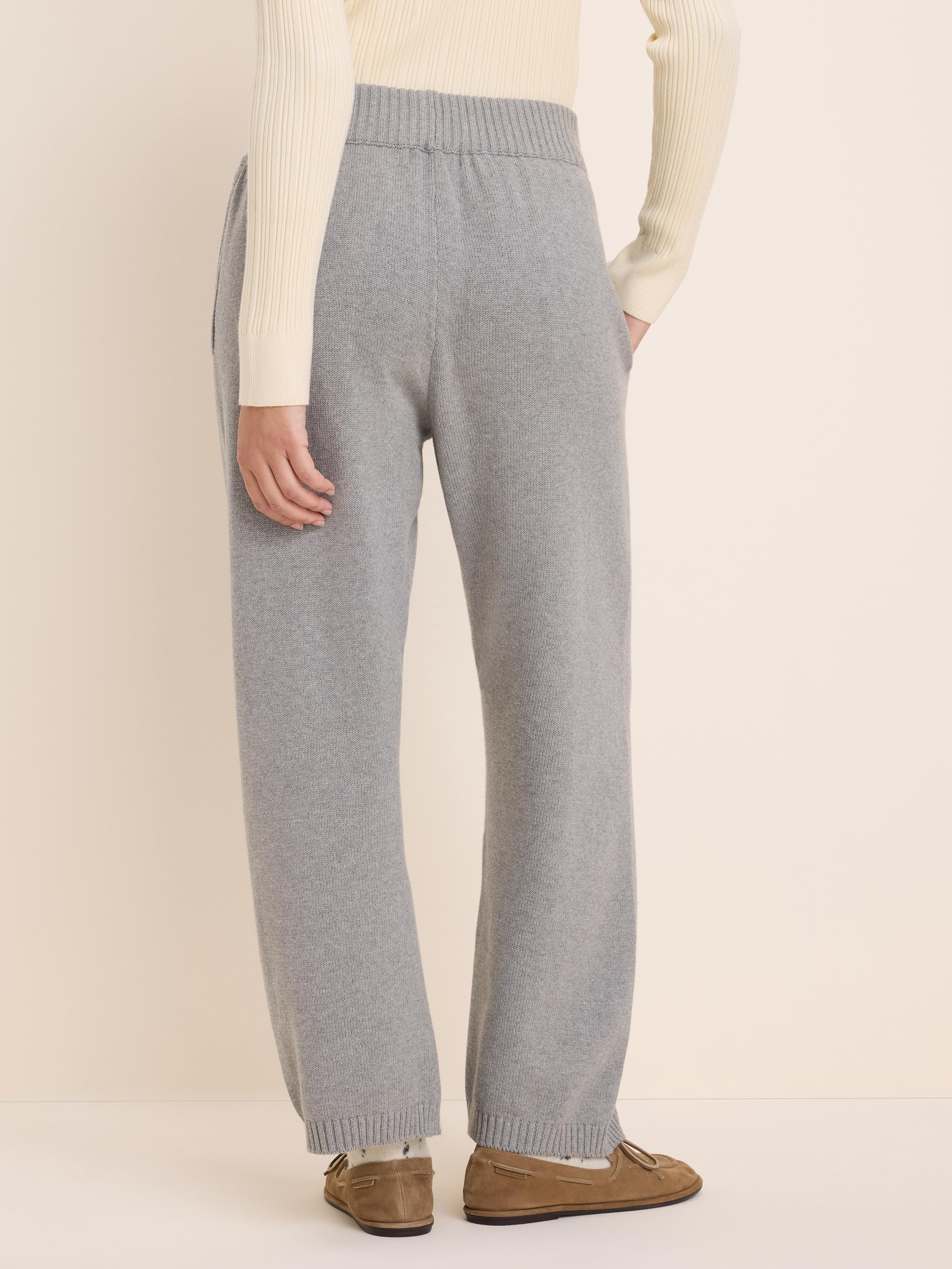 NIC+ZOE Billie Sweater Pant in Grey Heather, back view