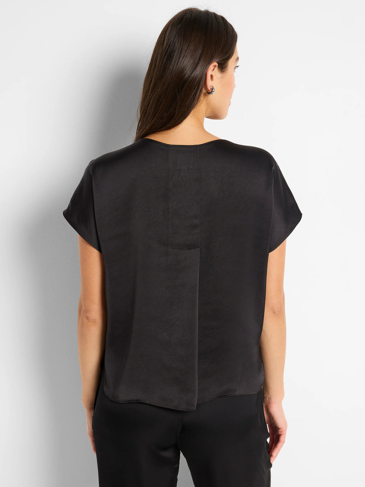 NIC+ZOE Day Gloss Woven Tee in Black, back view