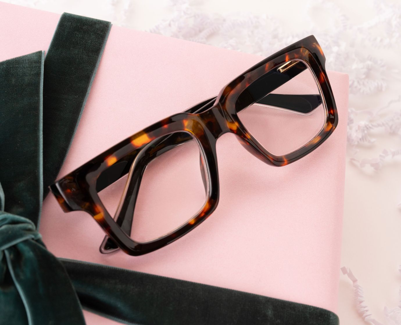 Peepers Spotlight reading glasses in tortoise and black, styled flat lay