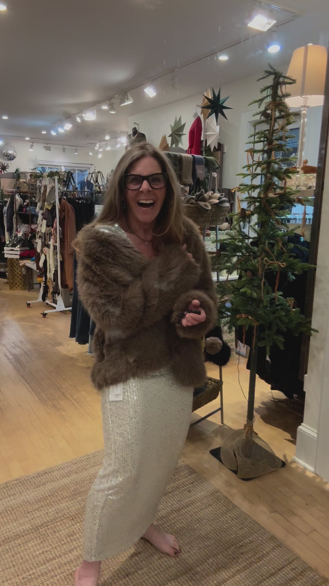 Joy Pencil Skirt – Video – Ella Where She Shops