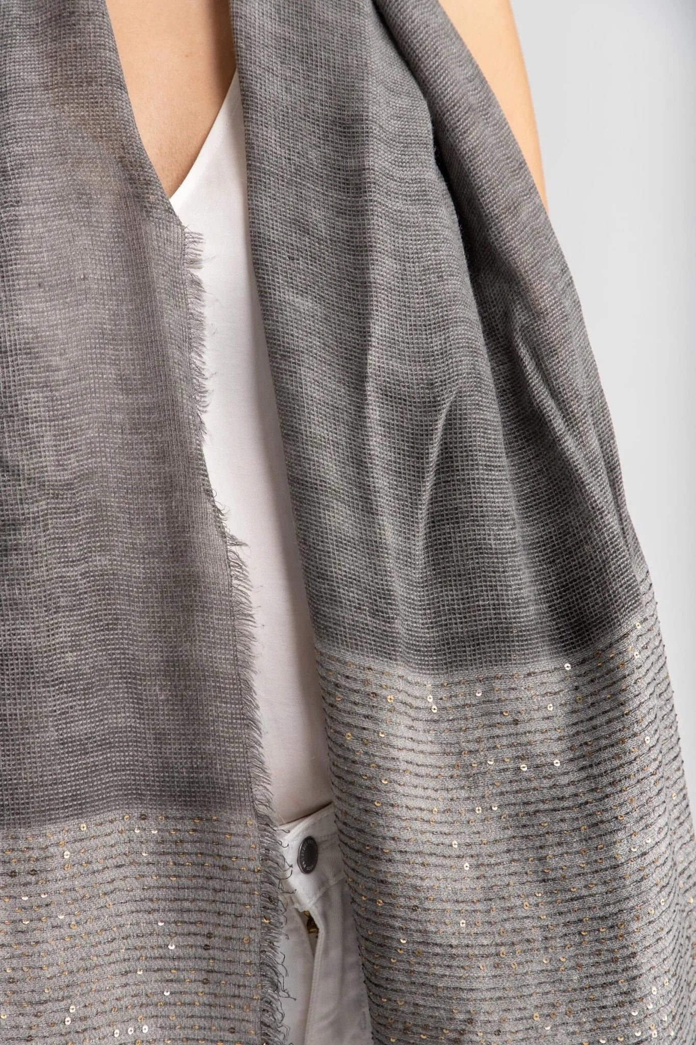 Close-up of the shimmer weave and fringed edge