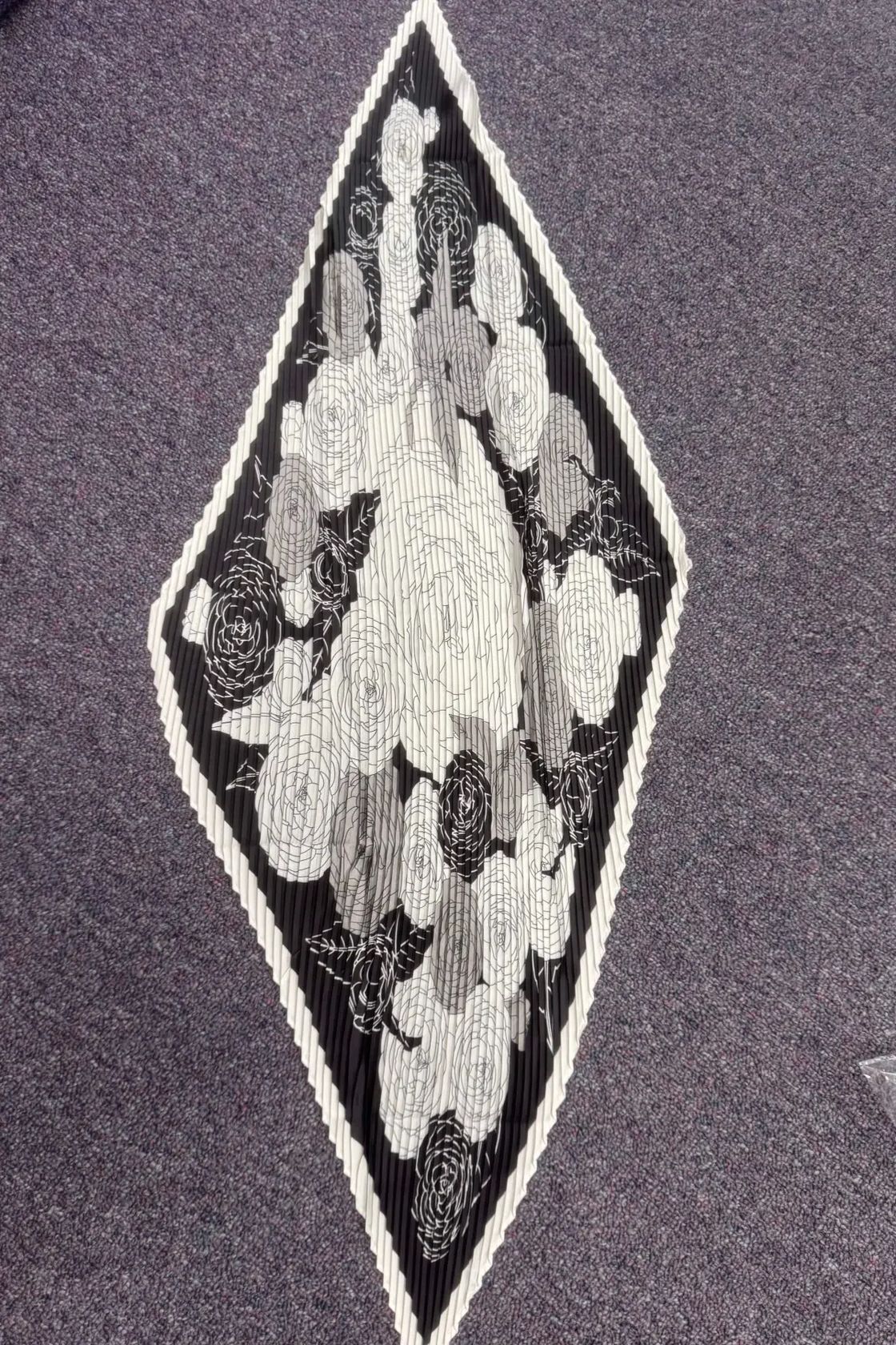 Black printed pleated bandana, product photo